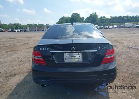 2013 Mercedes-Benz C 300 Luxury 4Matic/Sport 4Matic z USA, uszkodzony, nr VIN WDDGF8AB3DR284534
